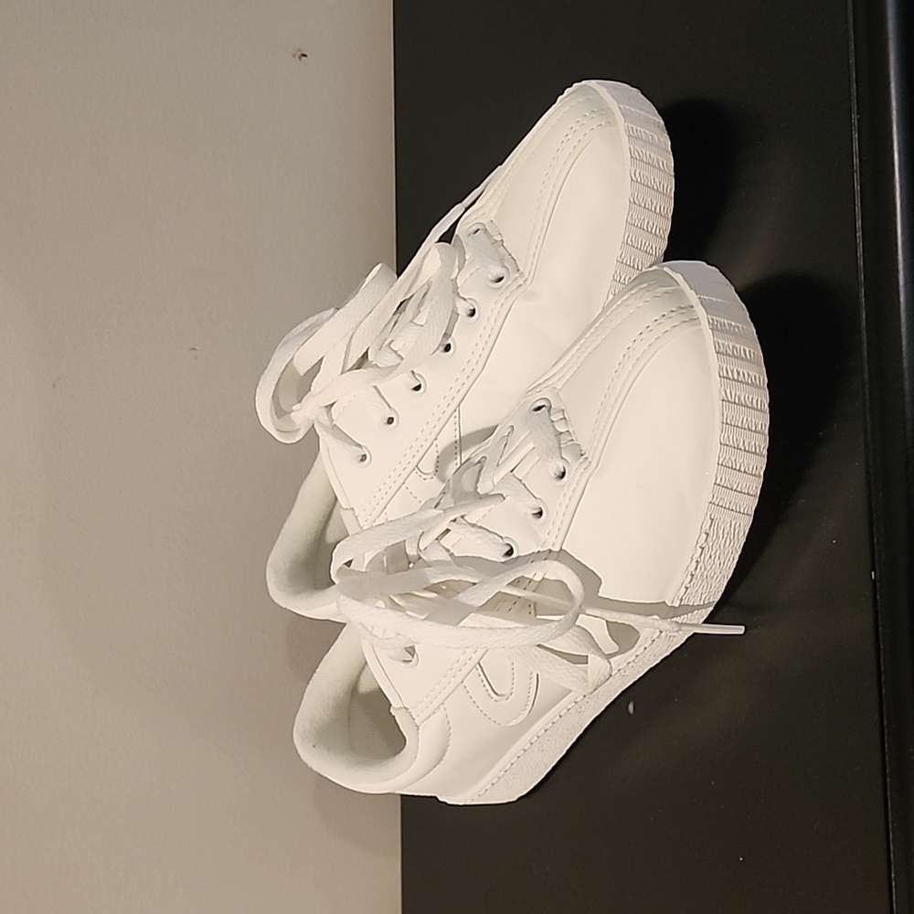 Where leather Tretorn ladies size 7 EUC